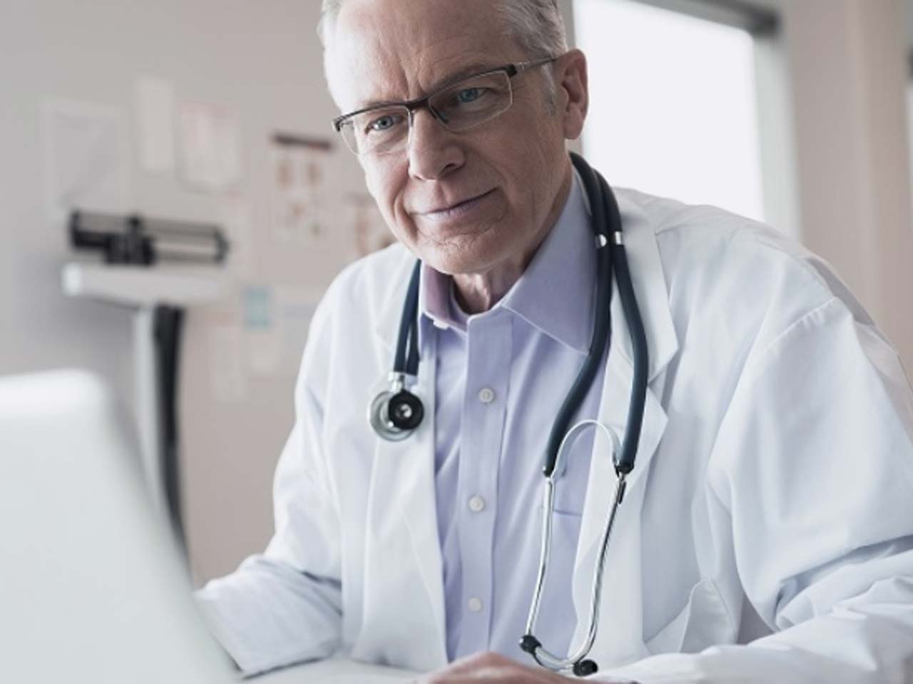 Dr talking to patient