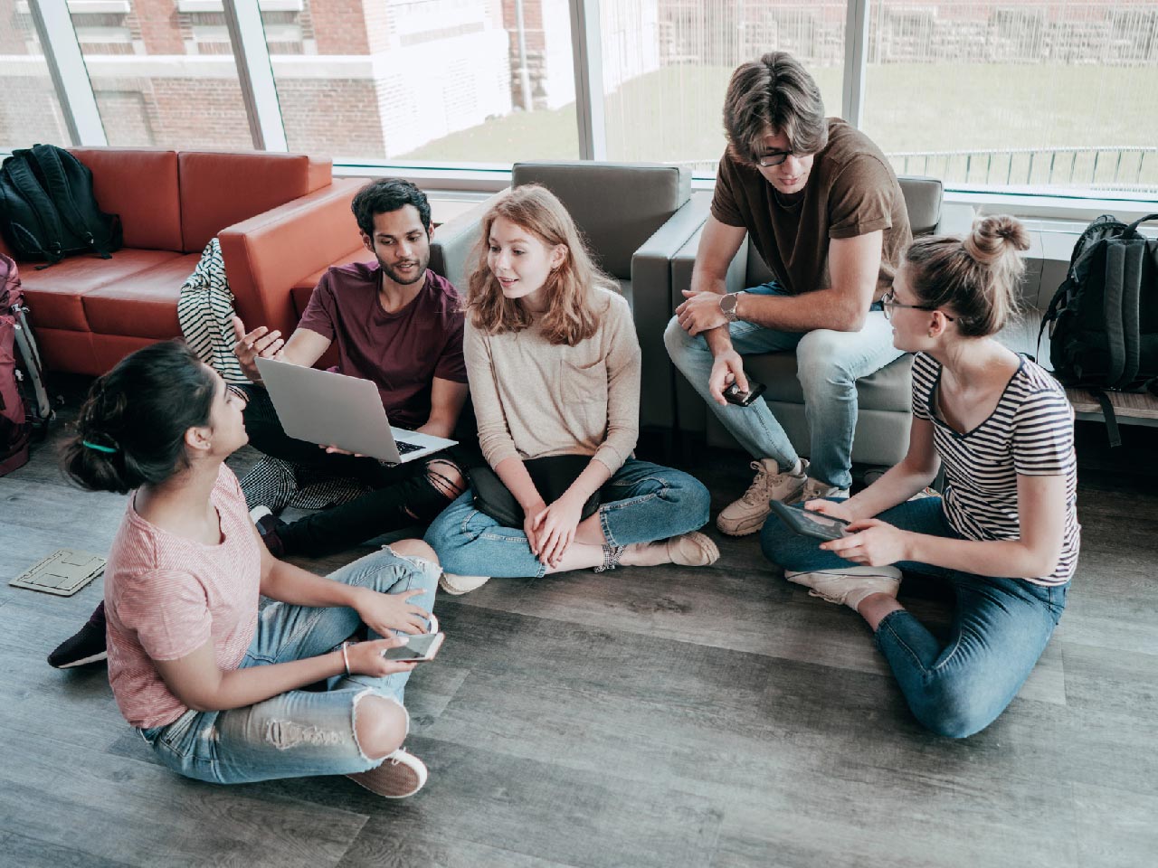 Group of students having a discussion.